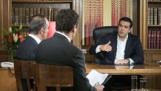 Tsipras en la entrevista para la televisión pública griega.