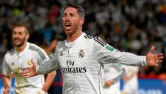 Sergio Ramos celebra un gol marcado con el Real Madrid. Detrás, Benzema.