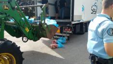 Ganaderos franceses asaltan un camión aragonés que transportaba carne de cerdo