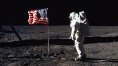 El traje espacial de los primeros hombres que pisaron la Luna, en peligro