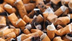 El problema se ha agudizado desde que entró en vigor en 2006 una ley antitabaco que prohíbe fumar en lugares públicos.