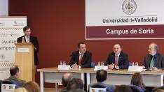 El rector de la Universidad de Valladolid (UVA), Daniel Miguel San José (2d), durante la presentación este martes en Soria del proyecto de Transferencia del Conocimiento Universidad Empresa,