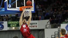 Kanacevic encestando.