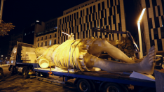 La figura ha sido trasladada durante la mañana hasta Puerta Cinegia.
