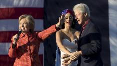 Bill Clinton y Katy Perry animan la campaña de Hillary