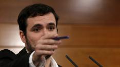 Alberto Garzón rechaza sumarse al "teatro" de pacto que plantea Rajoy ante la crisis catalana