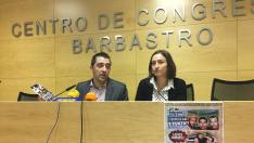 El concejal de Cultura Iván Carpi y la técnico Ana Escartín, en la presentación de la agenda cultural de Barbastro, este martes.