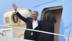 El presidente de EE. UU. Barack Obama embarca junto a la Primera Dama Michelle Obama en el Air Force One