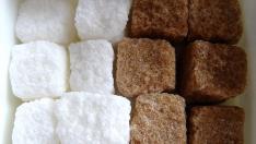 ¿Es más 'natural' el azúcar moreno?
