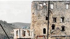 La Agrupación Aragón montó en su misión entre 1995 y 1996 una pasarela sobre el río Neretva, para volver a unir la ciudad después de que los croatas destruyeran el emblemático puente. Su reconstrucción posterior lo ha convertido en un símbolo de la reconciliación.
