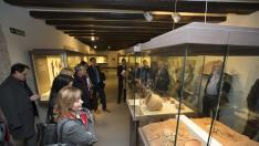 Visita al museo de Teruel de un grupo de fiscales del congreso que están celebrando en la capital.