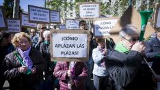 Adislaf protestó ayer ante el Pignatelli para reclamar el pago de la deuda pendiente.