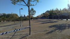 El parque infantil ubicado en la calle Numancia está precintado desde hace unos días.