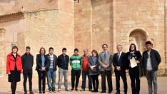 La gerente del Ecyl, el alcalde de Almazán y el delegado territorial con alumnos y profesores del proyecto