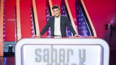 El presentador aragonés Luis Larrodera en el plato de 'Saber y ganar'.
