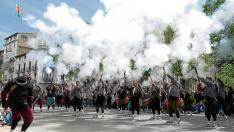Descargas de trabuco durante el desfile de la Victoria, uno de los momentos emocionantes de la fiesta.