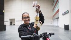Teresa Perales, ayer en la estación Delicias con el botín de ocho medallas conseguido en la cita continental de Funchal.