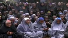 Escena del vídeo difundido por Boko Haram en el que se muestran las niñas secuestradas.