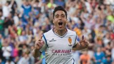 Pedro celebra eufóricamente el tanto que le marcó el año pasado a Las Palmas en La Romareda en el partido de ida de la promoción de ascenso, que ganó el Real Zaragoza 3-1.