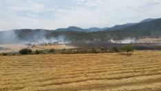 Incendio en un campo de cereal en Peñarroya de Tastavins.