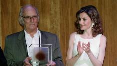 La Reina entrega a Carlos Saura el premio de la Fundación España-India