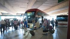Un autobús de la empresa Jiménez en Teruel con destino a Zaragoza.