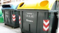 Contenedor de reciclaje de plástico en Zaragoza.