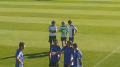 Milla reunido con sus ayudantes durante un entrenamiento en Boltaña.