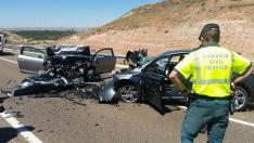 Dos heridos graves en una colisión frontal en Fuentes de Ebro