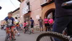 Concentración de ciclistas en Paniza.