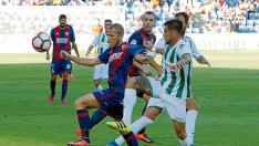 Samu fue una pesadilla para la zaga cordobesa. En una de las faltas que recibió, sintió un pinchazo en la cadera y tuvo que ser sustituido.
