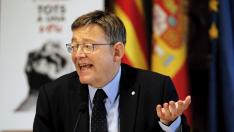 El secretario general de los socialistas valencianos Ximo Puig durante un desayuno informativo