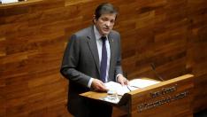 Javier Fernández tiende a Podemos una mano cargada de reproches