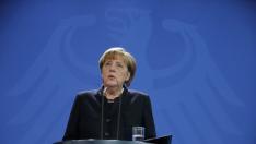 Merkel promete que el "atentado terrorista" será esclarecido y castigado