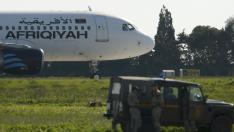 Aterriza en Malta un avión libio secuestrado con 118 personas a bordo