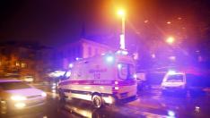 Una ambulancia se dirige al lugar de los hechos para tratar de socorrer a las víctimas