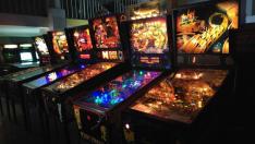 Algunos de los recreativos y 'pinballs', que conserva ARPA