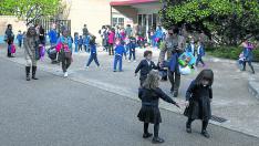 Salida del colegio Virgen de Guadalupe, en la tarde de ayer