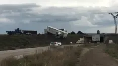 Aparatoso accidente en la A-68 a la altura de Sobradiel