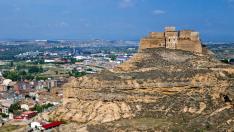 El castillo medieval de Monzón ha sido utilizado como fortaleza desde sus orígenes hasta el siglo XX.
