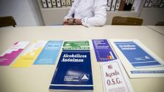 Folletos de Alohólicos Anónimos.