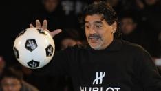 Maradona puede presumir de ser considerado el mejor futbolista de todos los tiempos, pero logró alzar la Copa de Europa.