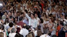 Pedro Sánchez, recibido con una ovación al grito de "presidente"