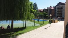 Una piscina privada, en una urbanización de Jaca.