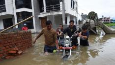 Desde el viernes, en Nepal, han muerto 34 personas y otras 36 están desaparecidas por las inundaciones.