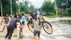 Las inundaciones y los deslizamientos de tierra dejan 98 muertos y 35 desaparecidos en Nepal