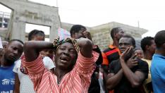 Sierra Leona entierra a sus víctimas y continúa buscando a 600 desaparecidos