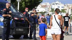 Cambrils llena de policías