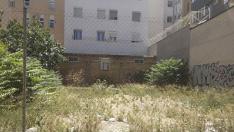 Un solar en un barrio de Zaragoza