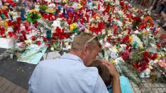 El memorial en Las Ramblas, repleto de flores, velas y mensajes de apoyo.